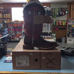 Men’s twisted x boots size 7 D